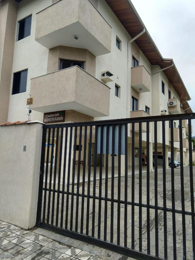 Apartamento Ubatuba, Itagua, Bem Localizado, Duas Vagas De Garagem Exterior foto
